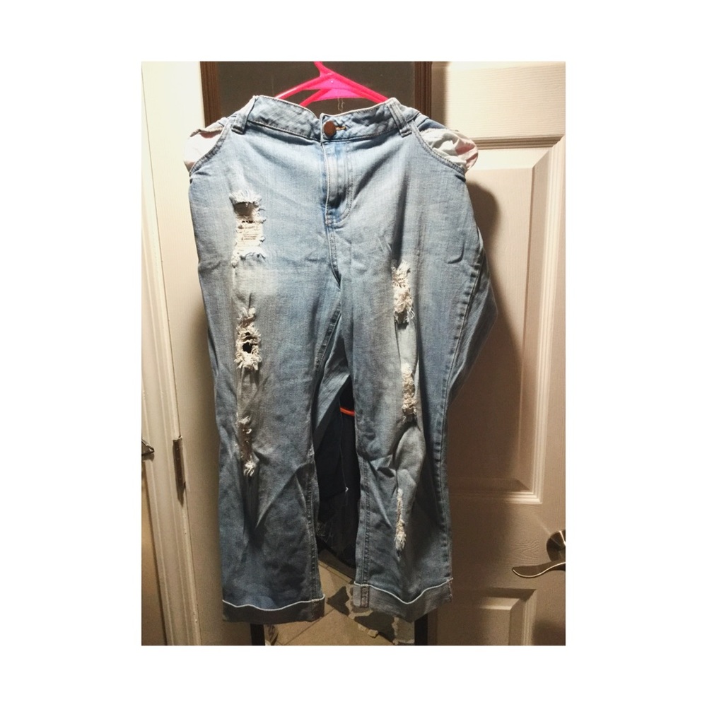 Forever 21 distress denim capris